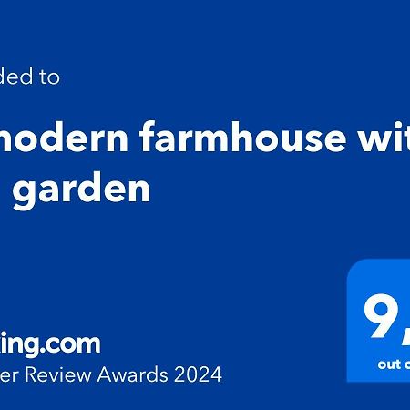 A Modern Farmhouse With Big Garden Trapeza  Экстерьер фото